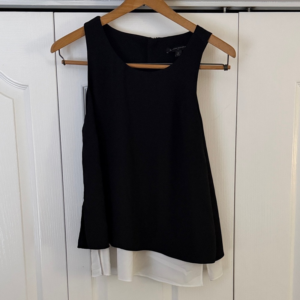 Banana Republic Black and White Blouse